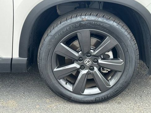 Used 2025 Honda Pilot Sport image 4