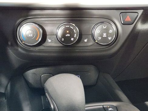 Certified 2024 Chevrolet Trax LS w/ LS Convenience Package FWD image 21