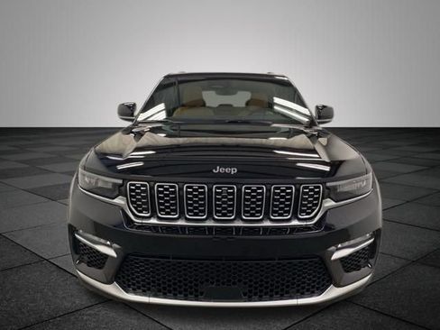 Used 2023 Jeep Grand Cherokee Summit w/ Luxury Tech Group V AWD/4WD image 2