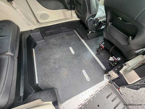 Used 2022 Chrysler Pacifica Touring-L FWD image 3