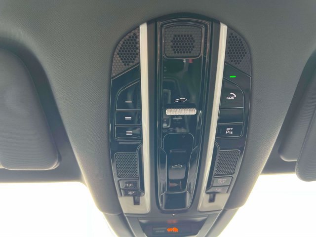Used 2020 Porsche Cayenne AWD/4WD image 12