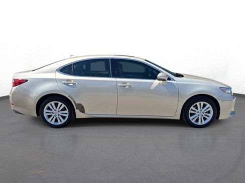 Used 2015 Lexus ES 350 w/ Premium Package FWD image 2