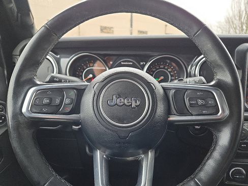 Used 2022 Jeep Wrangler Unlimited Sahara image 19