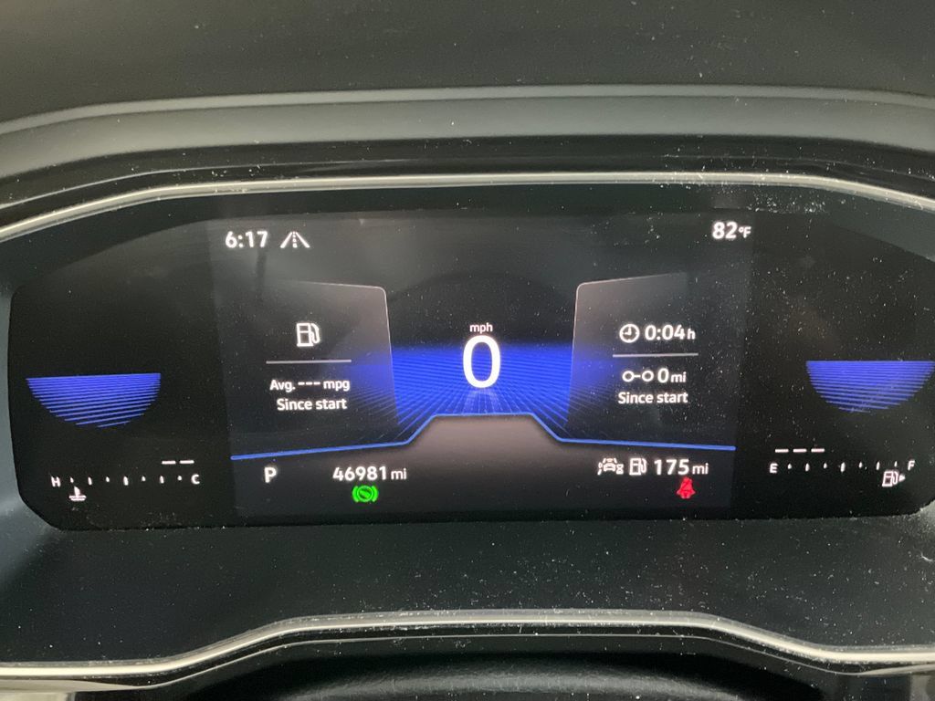 Certified 2024 Volkswagen Jetta SE FWD image 3