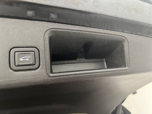 Used 2024 GMC Terrain SLT image 36