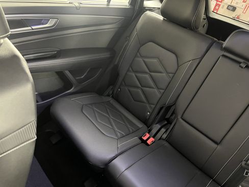 Certified 2025 Volkswagen Atlas Cross Sport SE image 21