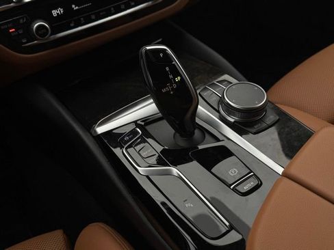 Used 2023 BMW 540i xDrive w/ Premium Package image 32