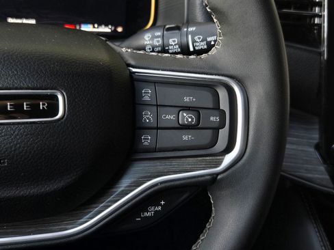 Used 2024 Jeep Wagoneer L Series II w/ Flexible Seating Group image 23