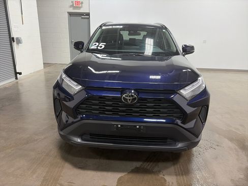 Used 2025 Toyota RAV4 XLE AWD/4WD image 7