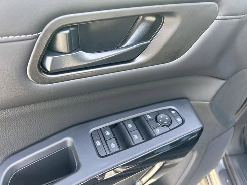 New 2026 Nissan Pathfinder S image 16