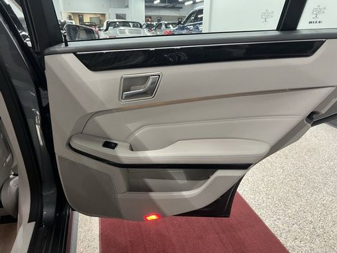 Used 2016 Mercedes-Benz E 350 4MATIC Sedan image 37