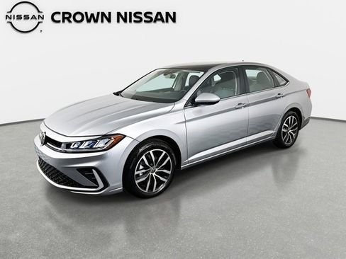 Used 2025 Volkswagen Jetta SE image 1