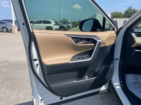 Used 2019 Toyota RAV4 Limited w/ Cold Weather Package FWD image 20
