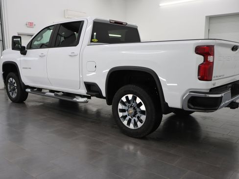 Used 2022 Chevrolet Silverado 2500 LT w/ Convenience Package AWD/4WD image 6