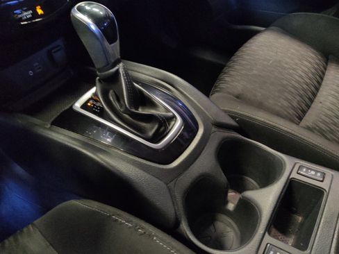 Used 2020 Nissan Rogue SV FWD image 26