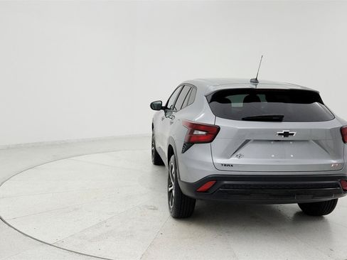 Used 2024 Chevrolet Trax RS FWD image 4