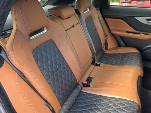 Used 2020 Jaguar F-PACE SVR image 31