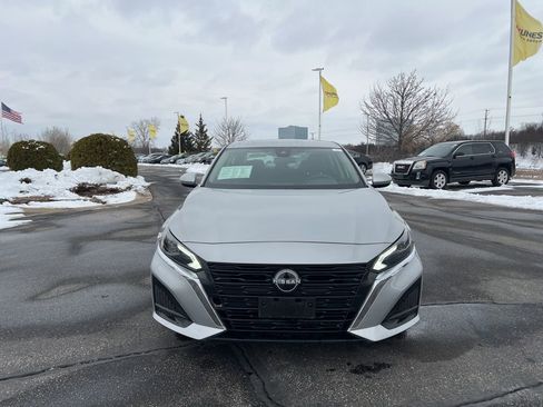 Used 2023 Nissan Altima 2.5 S image 2