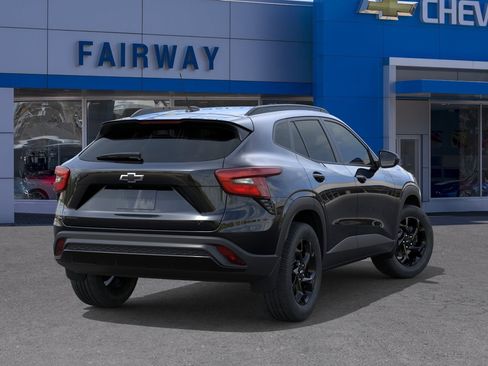 New 2026 Chevrolet Trax LT w/ Midnight Edition FWD image 4