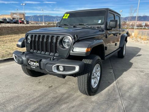 Used 2022 Jeep Gladiator Sport AWD/4WD image 3