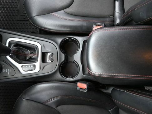 Used 2015 Jeep Cherokee Trailhawk AWD/4WD image 30