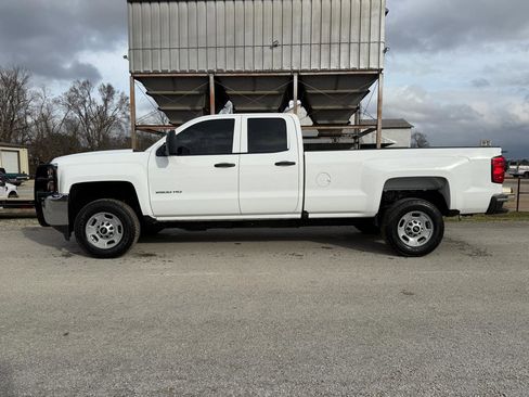 Used 2019 Chevrolet Silverado 2500 W/T image 2