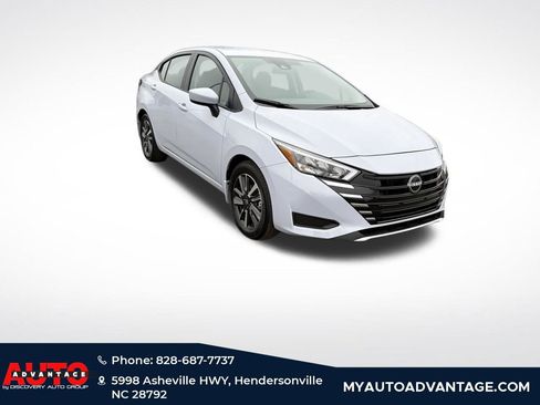 Used 2025 Nissan Versa SV w/ Trunk Package image 4