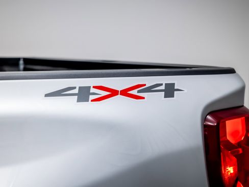 Used 2022 Chevrolet Silverado 3500 LT w/ Convenience Package image 14