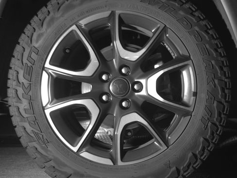 Used 2025 Jeep Compass Trailhawk image 15