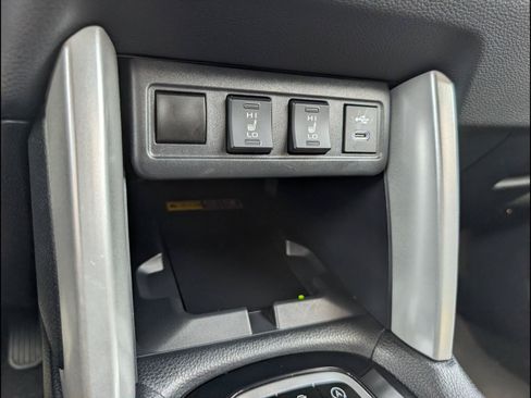 Used 2024 Toyota Corolla Cross XLE w/ Convenience Package FWD image 20
