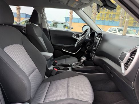 Used 2025 Kia Soul LX w/ LX Technology Package image 34