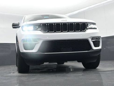 Used 2022 Jeep Grand Cherokee Limited AWD/4WD image 46