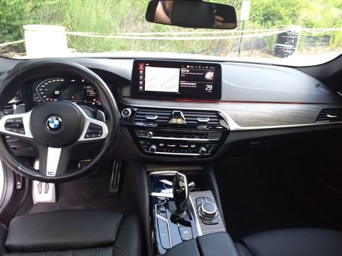 Used 2022 BMW 540i w/ M Sport Package RWD image 21