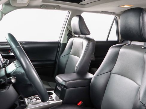 Used 2023 Toyota 4Runner SR5 Premium w/ Moonroof Package RWD image 25