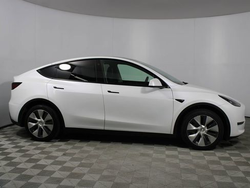 Used 2022 Tesla Model Y Long Range AWD/4WD image 36