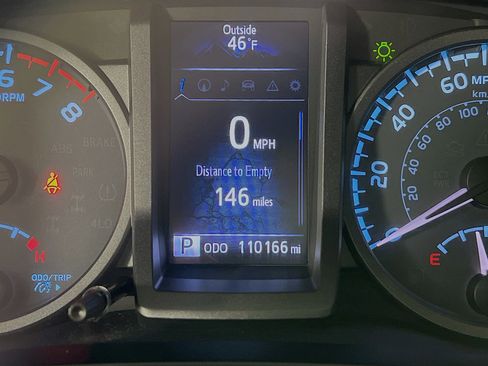 Used 2016 Toyota Tacoma TRD Sport image 13