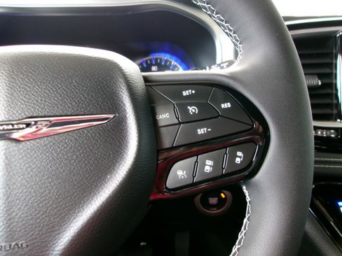 New 2026 Chrysler Pacifica Limited image 11