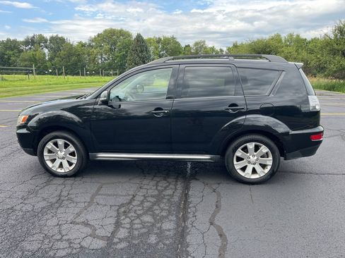 Used 2011 Mitsubishi Outlander SE FWD image 2