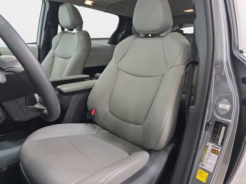 Certified 2026 Toyota Sienna XLE FWD image 12
