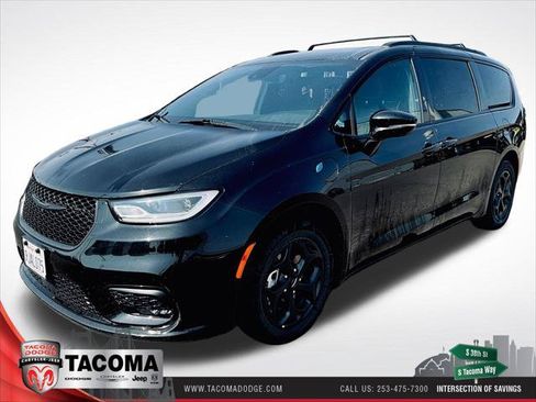 Certified 2024 Chrysler Pacifica Premium FWD image 1