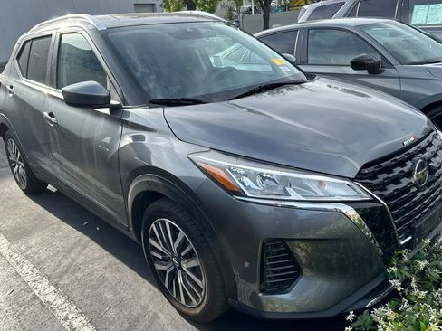 Used 2021 Nissan Kicks SV FWD image 2