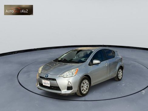 Used 2016 Toyota Prius C Two FWD image 2