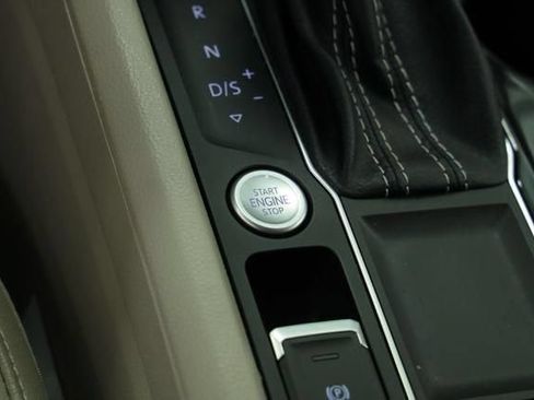 Used 2022 Volkswagen Atlas SE w/ Black Wheel Package FWD image 24
