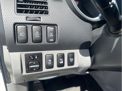 Used 2011 Toyota Tacoma 4x4 Double Cab w/ TRD Off-Road Pkg w/JBL Audio image 19