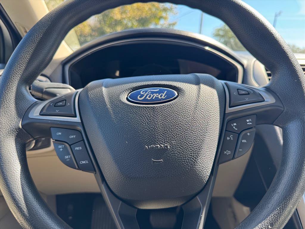 Used 2018 Ford Fusion SE w/ Fusion SE Technology Package FWD image 16