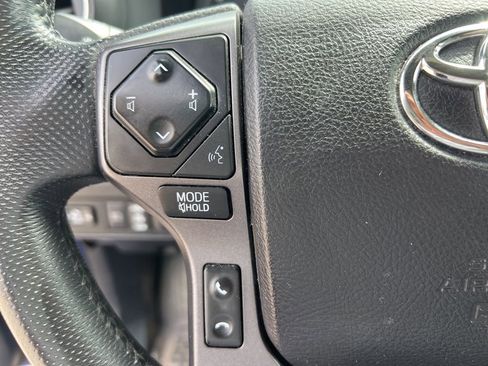 Used 2022 Toyota Tacoma TRD Off-Road w/ Technology Package AWD/4WD image 6