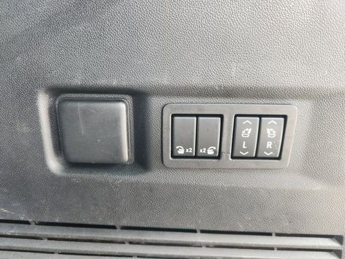 Used 2023 Chevrolet Tahoe LT w/ Luxury Package image 35