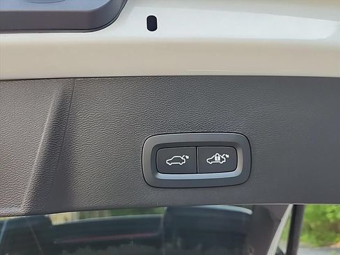 Certified 2024 Volvo XC40 Recharge Ultimate w/ Protection Package Premier AWD/4WD image 35