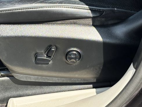Used 2018 Chrysler Pacifica Limited w/ Advanced Safetytec Group FWD image 17