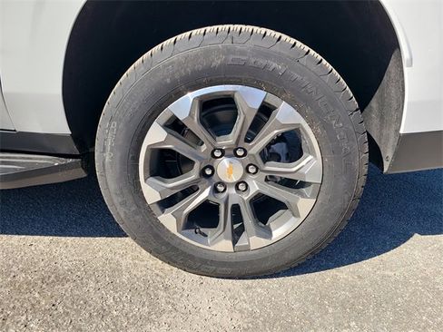 New 2026 Chevrolet Suburban LT w/ Comfort Package image 13